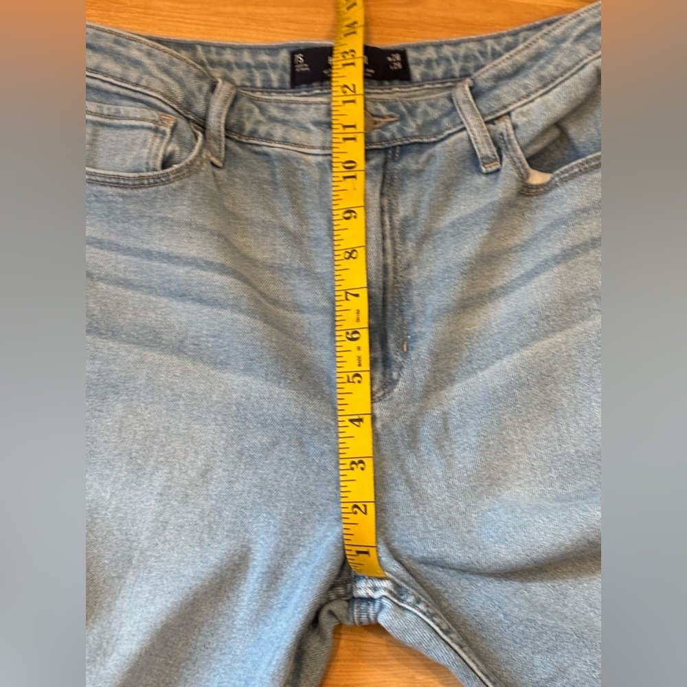 Hollister Distressed Ultra High-Rise Dad Jeans - Picture 6 of 9